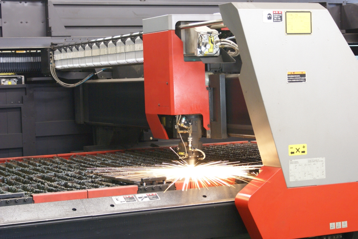 板金試作のレーザー加工とは？対応可能な材質・板厚と加工の仕組み